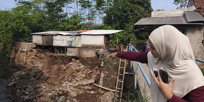 Pekerja Tertimbun Longsor