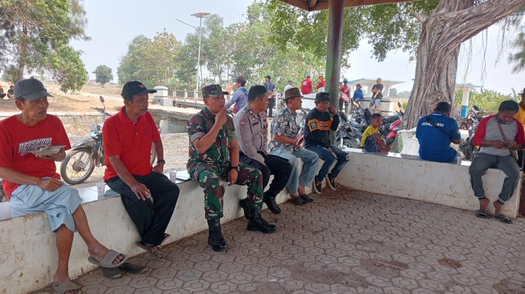 Jaga Kondusivitas Desa, Babinsa Jatimulya Sertu Seoulistiyo Setiawan Sambangi Warga